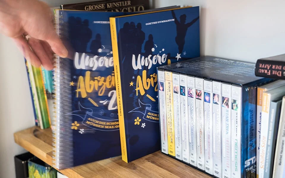 Hardcover-Umschlag mit Buchrücken
